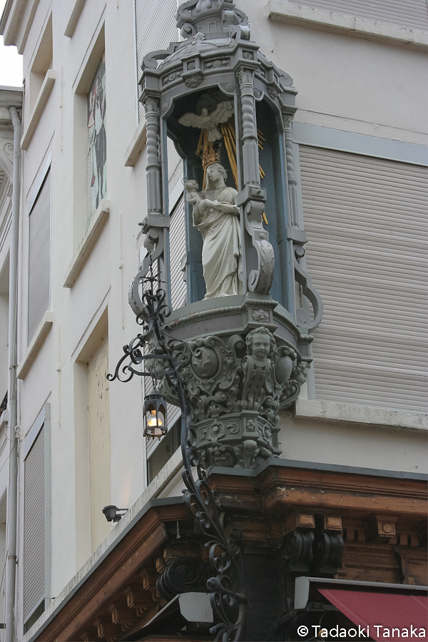 10.街角に見られるマリア像